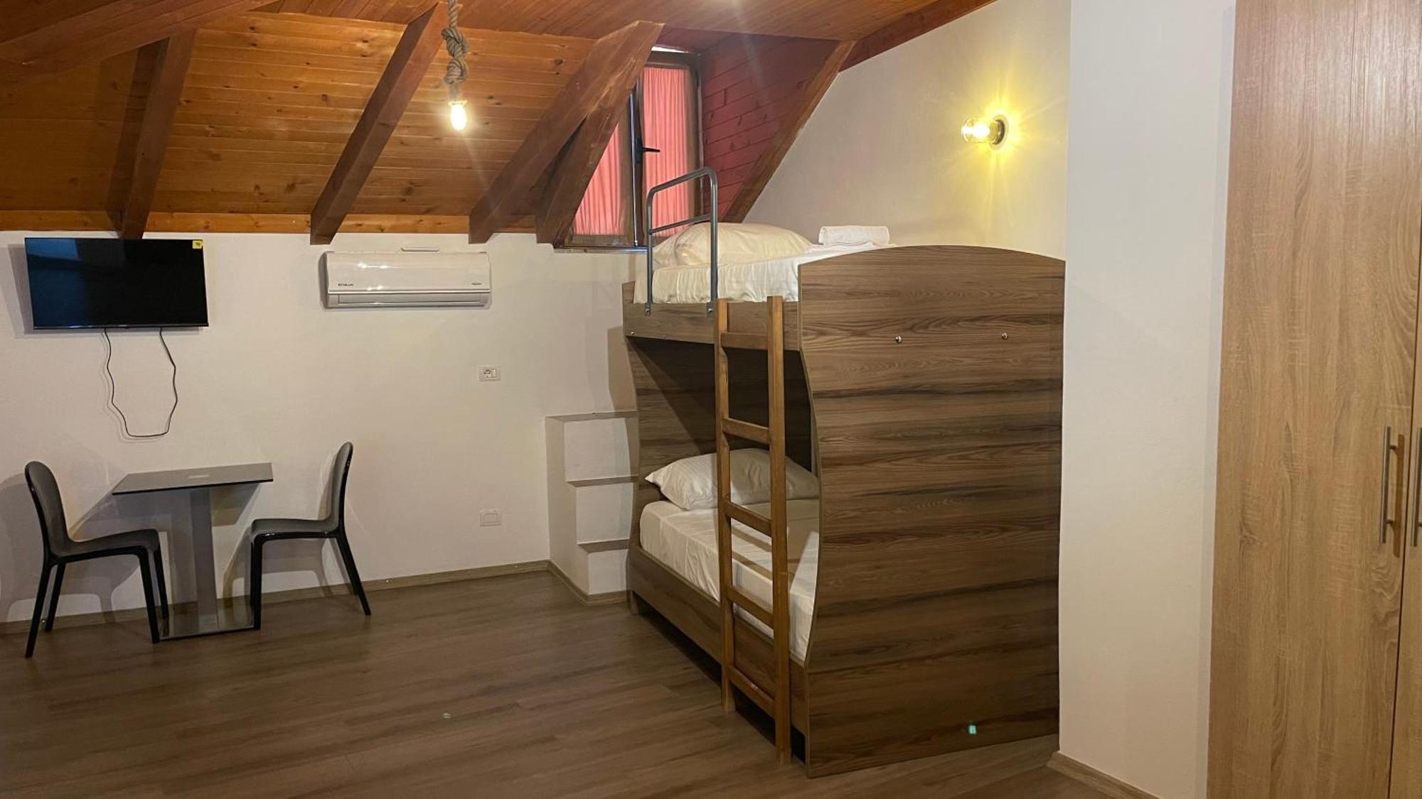 Bellway Hotell *